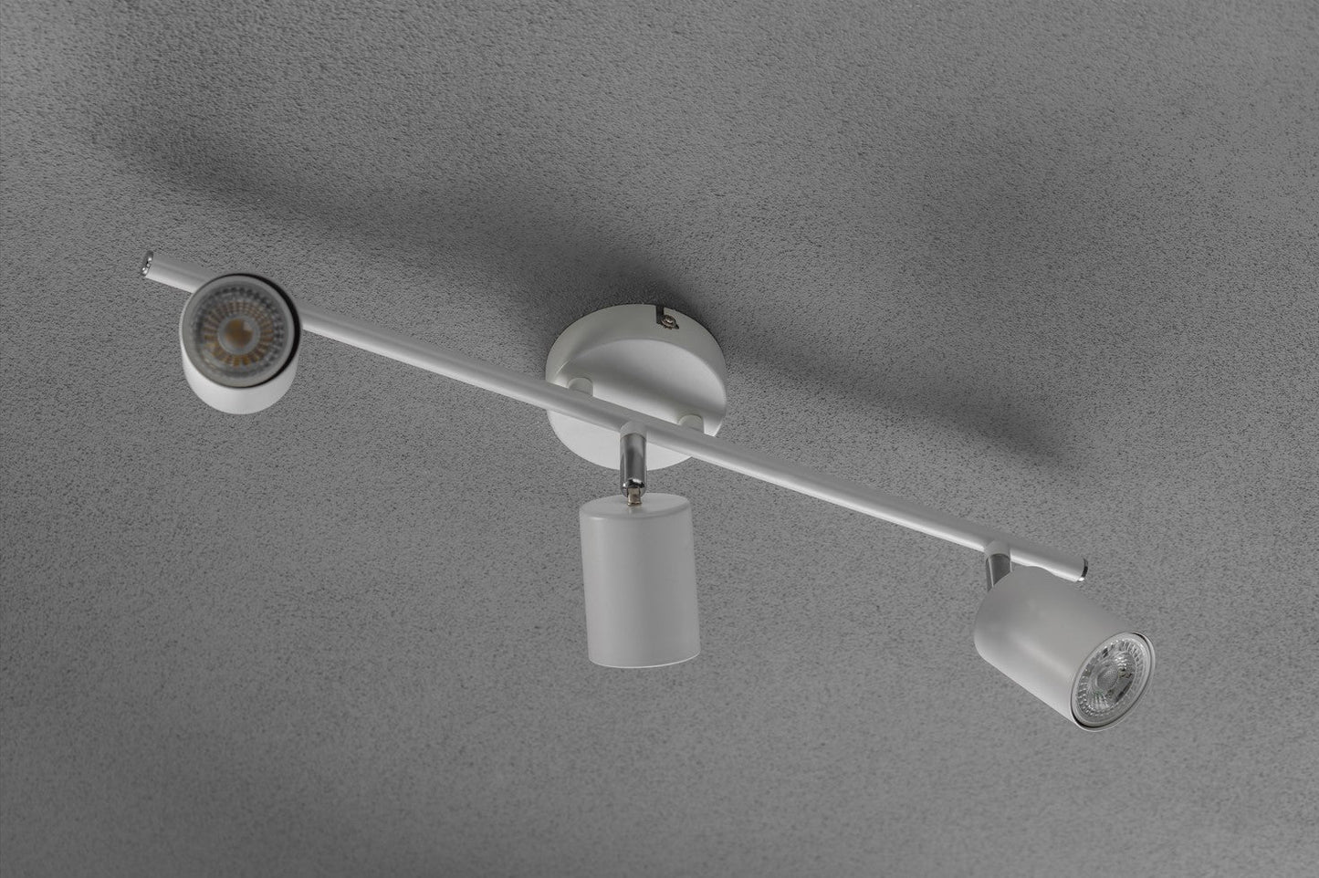 Our Jack 3 Light Spotlight Bar is the perfect addition to your interior lighting arrangements, finished in white it's perfect for adding a sleek lighting design to your room. The modern design features 3 adjustable light heads perfect for lighting your kitchen – ensuring all spaces are efficiently illuminated with a practical task light that can be adjusted to your needs.