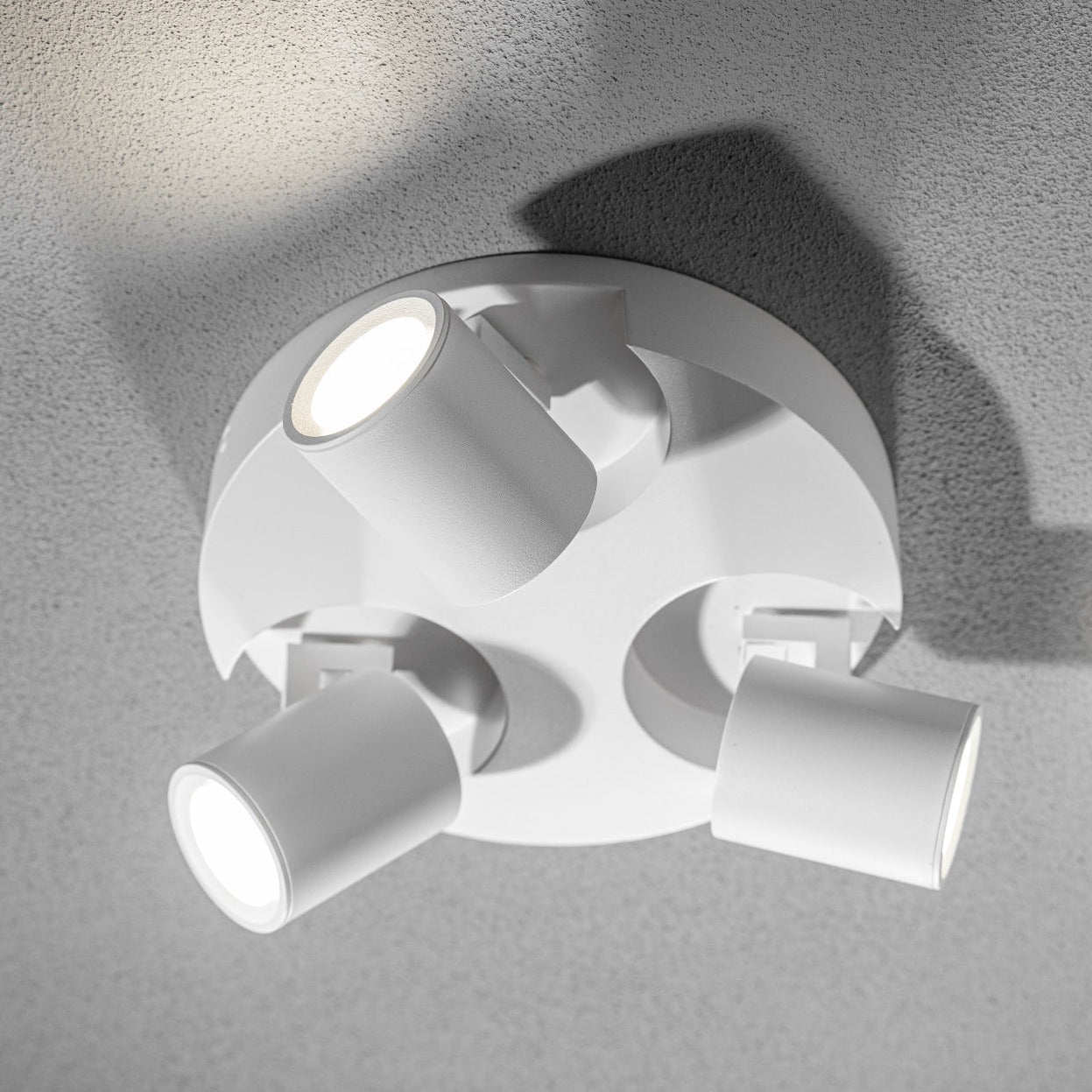 We combine practicality with atmosphere, the result is the Carla series. This universal triple spot light can be used wherever you would like. The sleek design will feel like a fits perfectly with all interiors.  Adjustable to give the desired light out put exactly where you want the light to beam. These lights are made from a high quality aluminum and powder coated to an immaculate white finish.