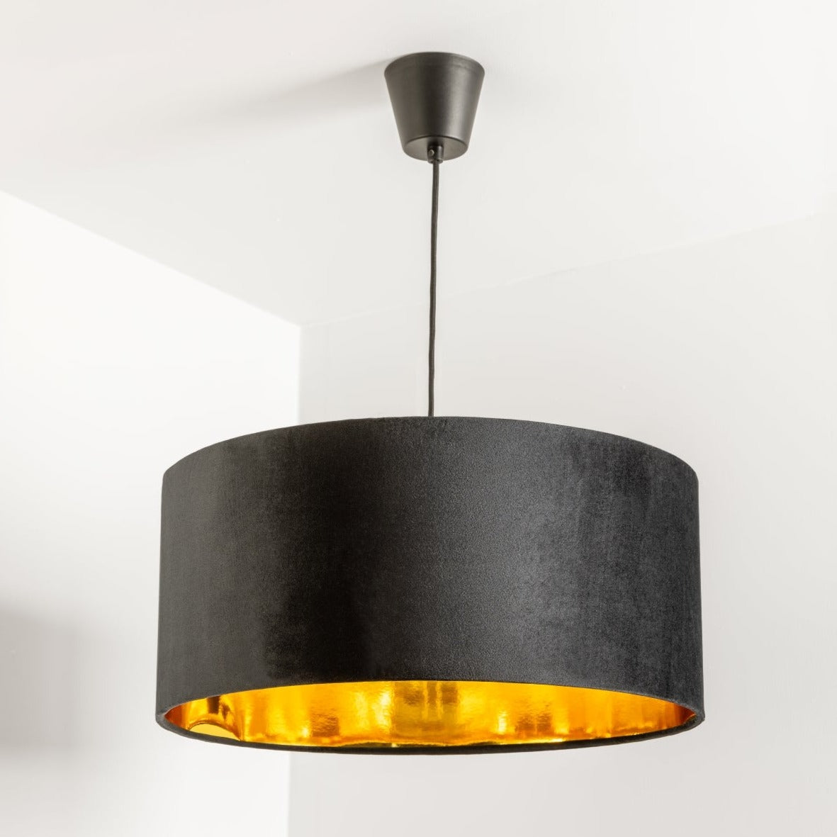 Our stunning oversized Milano Lamp shade offers a timeless update to any room. The outer is made from high-quality velvet and the lining is reflective gold for a stylish finish. It’s easy to install and will instantly transforms your ceiling fitting, table or floor lamp. Simply attach to an existing light fitting or lamp base for an instant glow up.