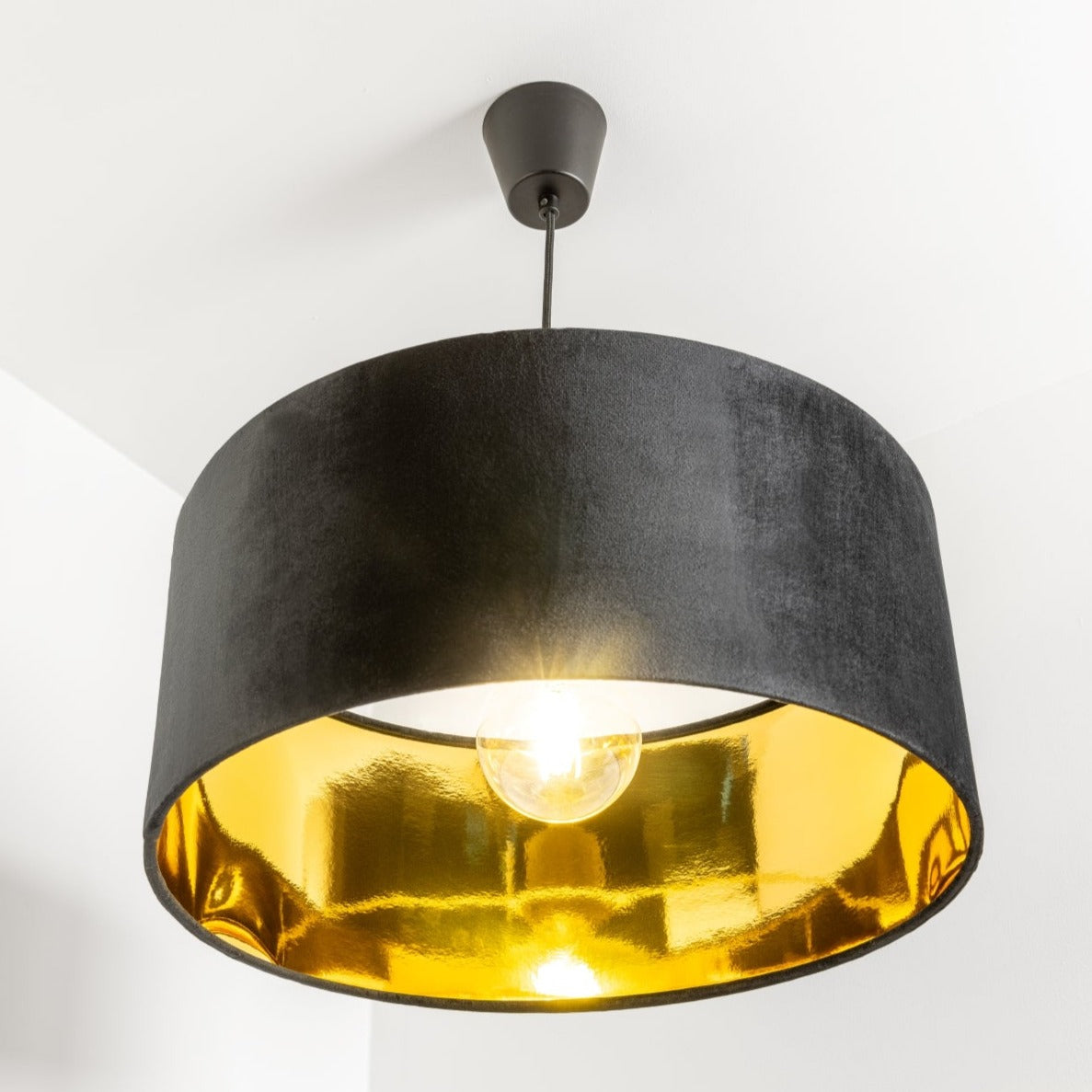 Our stunning oversized Milano Lamp shade offers a timeless update to any room. The outer is made from high-quality velvet and the lining is reflective gold for a stylish finish. It’s easy to install and will instantly transforms your ceiling fitting, table or floor lamp. Simply attach to an existing light fitting or lamp base for an instant glow up.